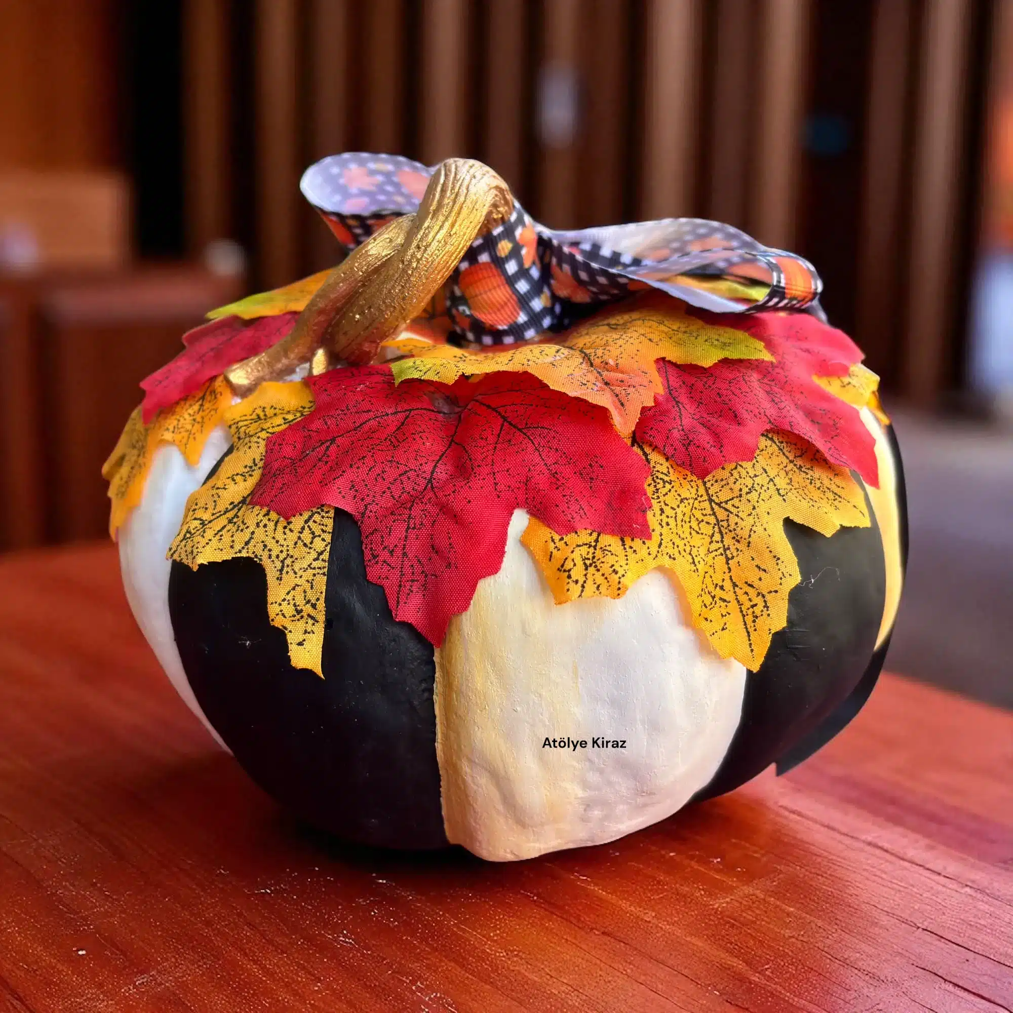 El Boyaması Polyester Kabak | Sonbahar ve Halloween Figürü | 19x19x15 cm 5 El Boyaması Polyester Kabak | Sonbahar ve Halloween Figürü