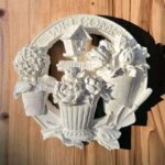Çiçekli Welcome Çelenk Duvar Süsü: Dekoratif Duvar Objesi