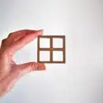 Minimal Pencere Figürü: Küçük Süs Obje