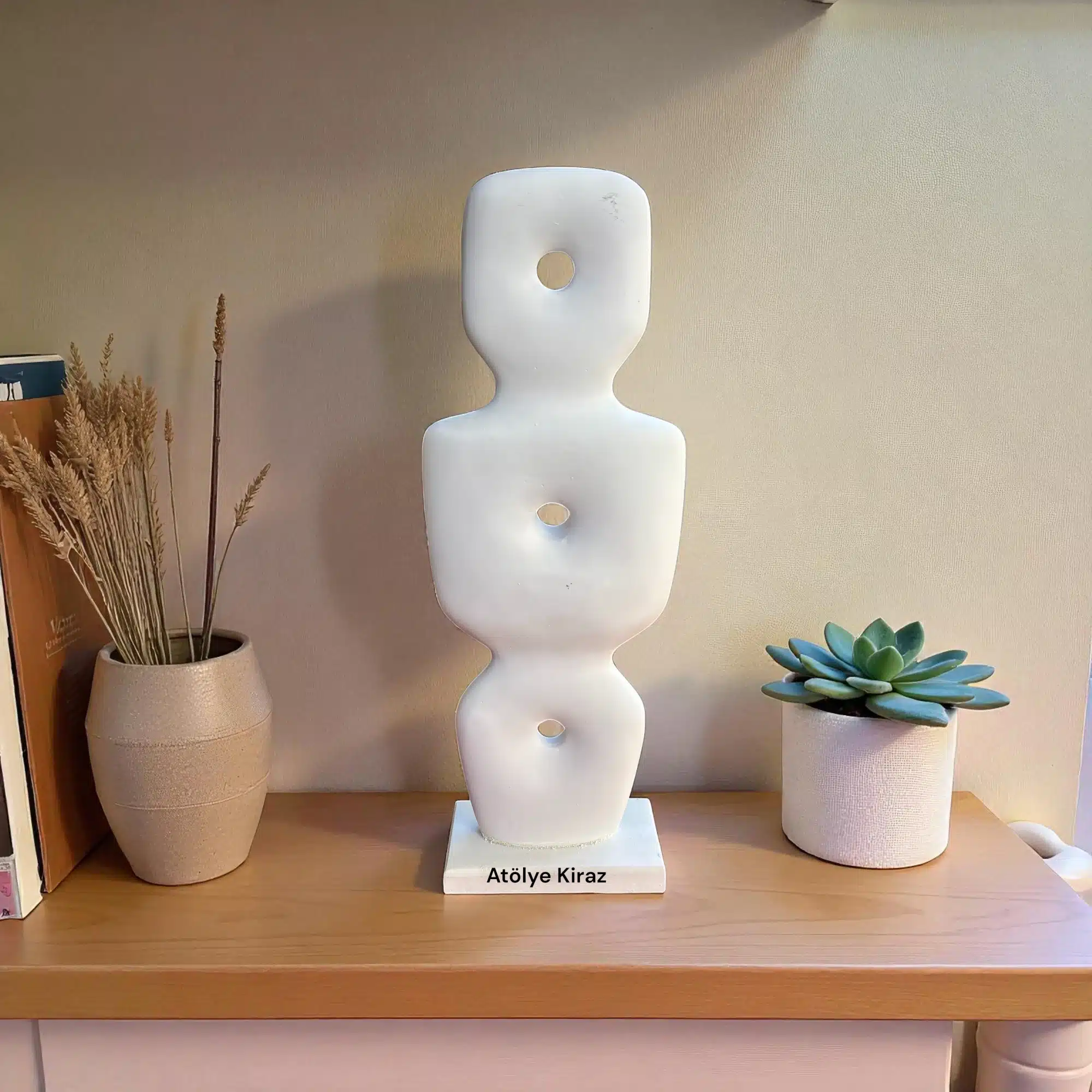 Ham Polyester Üç Delikli Soyut Heykel : Modern Sanat Temalı Dekoratif Obje 1 Ham Polyester Üç Delikli Soyut Heykel : Modern Sanat Temalı Dekoratif Obje