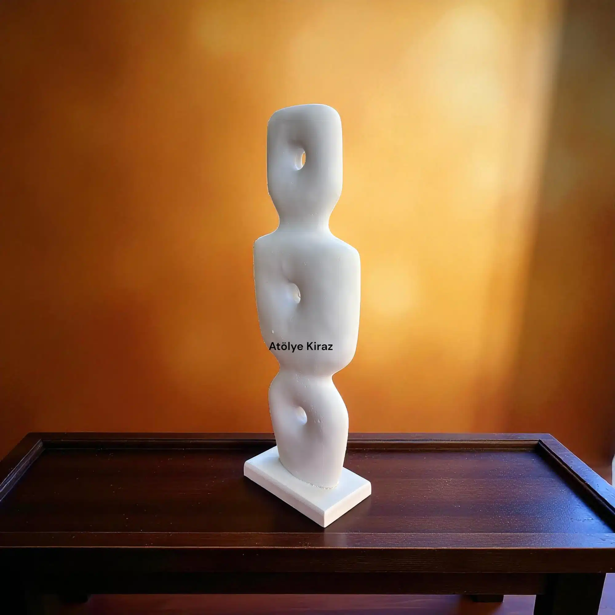 Ham Polyester Üç Delikli Soyut Heykel : Modern Sanat Temalı Dekoratif Obje 4 Ham Polyester Üç Delikli Soyut Heykel : Modern Sanat Temalı Dekoratif Obje