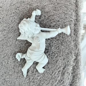 elinde-mesale-tutan-melek