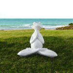 Elleri Birleşik Yoga Yapan Sevimli Kurbanğa Heykeli: Dekoratif Meditasyon Objesi