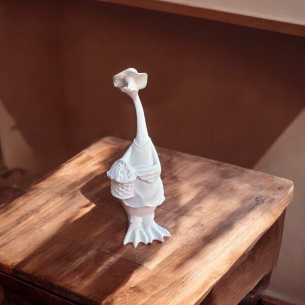 Elinde Çiçek Sepeti Olan Bayan Ördek Yükseklik 30x10x9 cm - Görsel 2