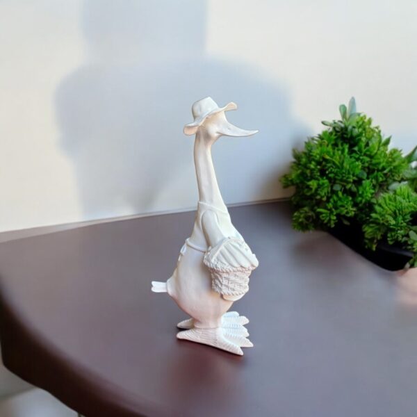 Elinde Çiçek Sepeti Olan Bayan Ördek Yükseklik 30x10x9 cm - Görsel 5