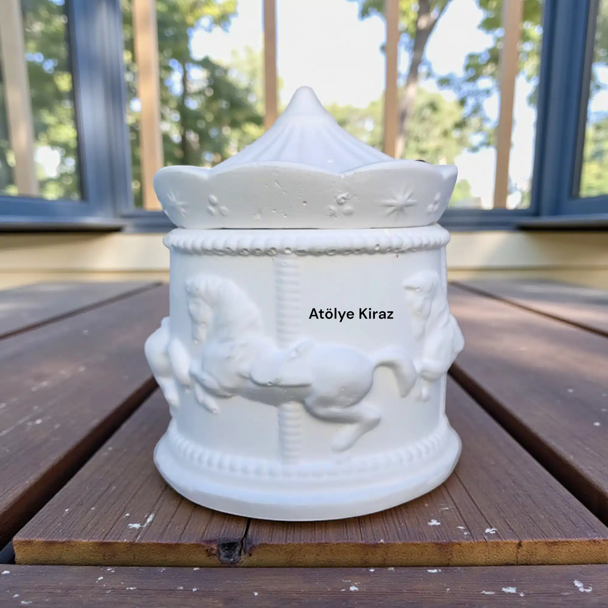 Atlı Karınca Dekoratif Kutu: Beyaz Kapaklı Saklama ve Takı Kutusu