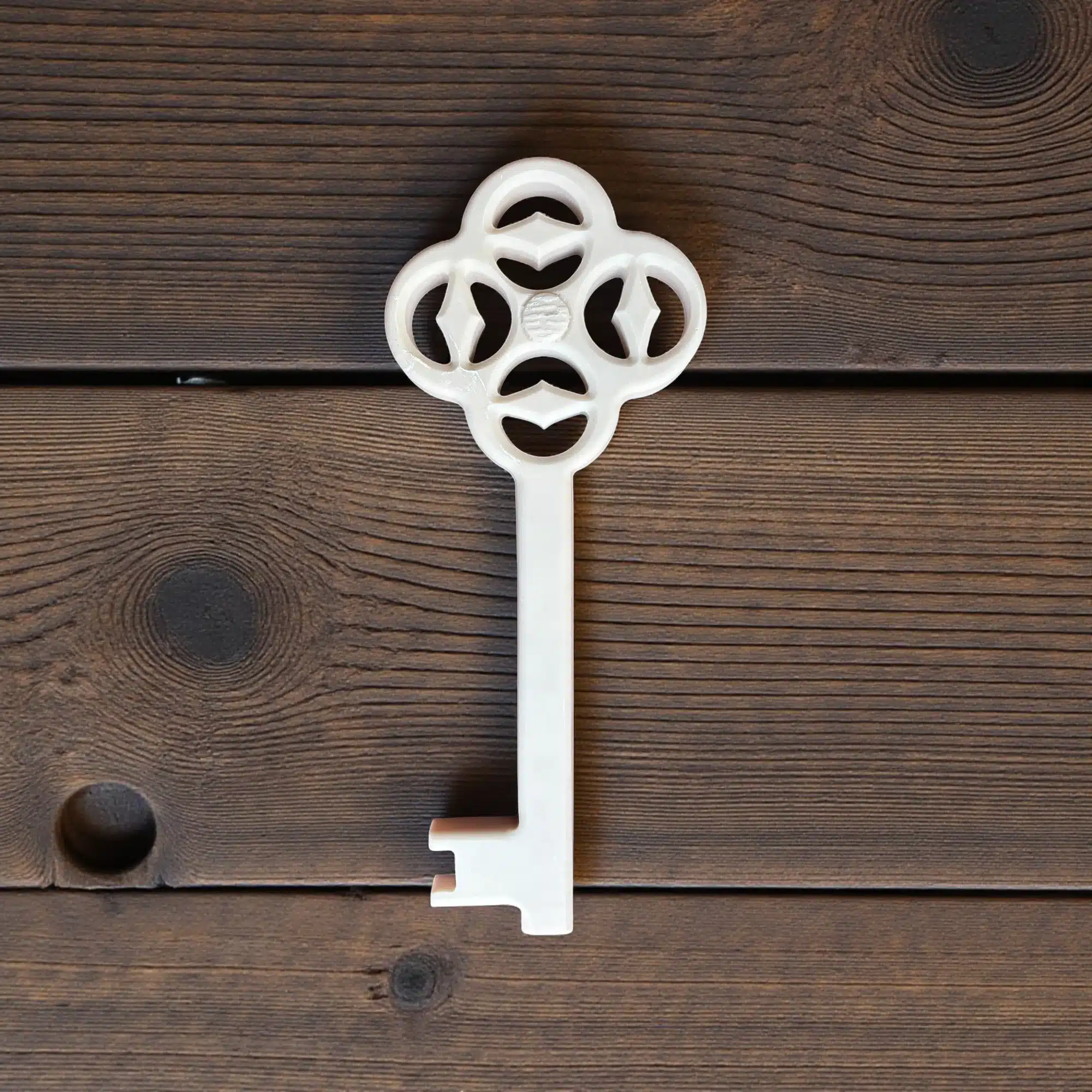 Dekoratif Anahtar Duvar Süsü: Beyaz Vintage Duvar Aksesuarı