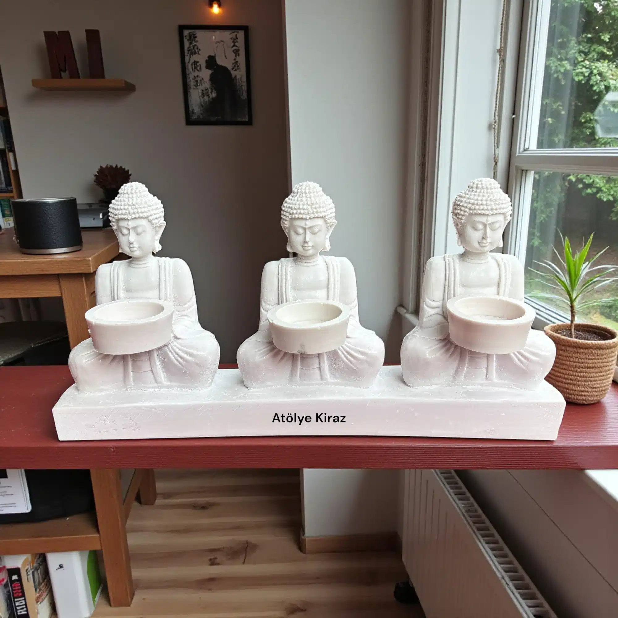 Üçlü Buda Figürlü Dekoratif Mumluk: Zen ve Meditasyon Objesi