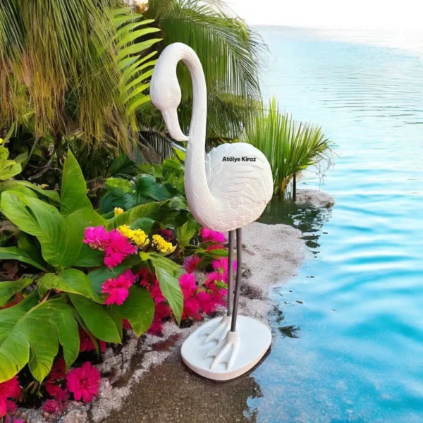 Metal-Ayakli-Flamingo-Figürü